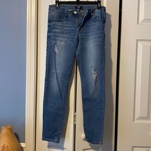 Kensie Knockout ankle distressed jeans